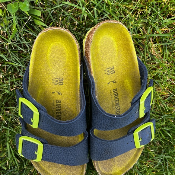 KIDS' BIRKENSTOCK SANDALS SIZE 30. Used - Picture 3 of 6